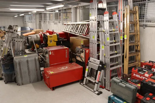 Bild von Auktion Lagerräumung – Maschinen, Sanitärausstattung, Klimageräte, Leitern, Elektrotechnik