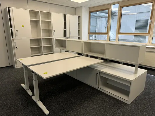 Bild von Auktion Teilauflösung Bürofläche - Steelcase, Sedus, Schreibtischkombinationen, Sideboards, Sideboardkombinationen, Büromöbel