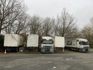 Bild von Auktion Lagerbereinigung VÖLKER GmbH - Mercedes-Benz LKW, Wechselbrücken, LKW Anhänger, Maschinen