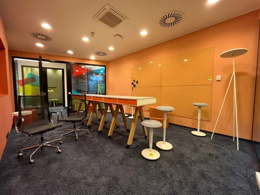 Bild von Auktion Standortauflösung Büroflächen - Vitra Eames Bürostühle, Steelcase Bürostühle, Schallschutzkabinen und viele weitere hochwertige Büroeinrichtungen