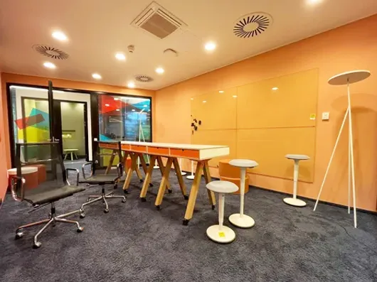 Bild von Auktion Standortauflösung Büroflächen - Hochwertige Büromöbel, Stehleuchten, Sessel, Sofas, Bürostühle, Schränke, Schreibtische - 3 Standorte