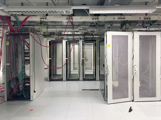 Bild von Auktion Standortauflösung Rechenzentrum LEONI AG - Serverschränke - CO₂ Löschanlage - Netzwerktechnik - Regale 