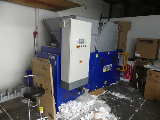 Bild von Auktion Insolvenzauktion Expert Mainfranken GmbH Lager Hassfurt - Styroporpresse, Gabelstapler, Ladenausstattung