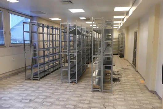 Bild von Auktion großer Posten Metallregale - Kettler Tischtennisplatte