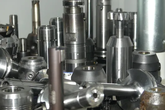 Bild von Auktion Standortschließung Metallbauer - CNC Zubehör, Stapler, Werkzeug, Büroausstattung, Laser Markierer, Werkzeugaufnahmen