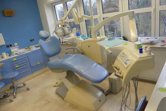 Bild von Auktion Betriebsschließung Zahnarztpraxis - Praxiseinrichtung, Dentalinstrumente, Zubehör, Laborbedarf (Ohne MwSt.-Ausweis)