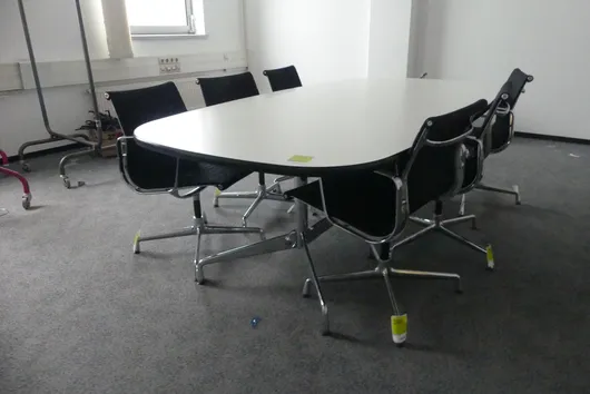 Bild von Auktion Adler Modemärkte - Wir brauchen Platz! Lagerregale, Büromöbel, Designklassiker und sonstiges