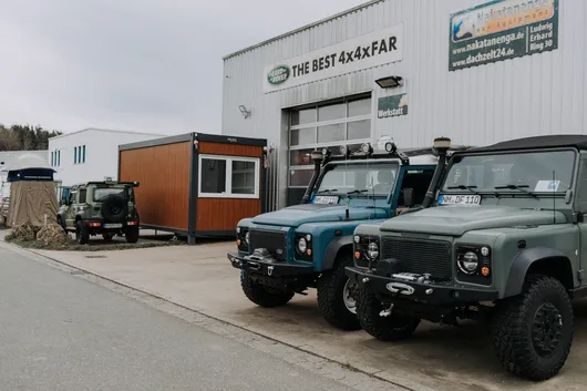Bild von Auktion Nakatanenga 4x4 Zubehör: Seilwinden, Beleuchtung, Land Rover, Felgen, Säulenbohrmaschine u.v.m.