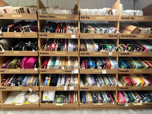 Bild von Auktion Stoffecke Dinkelsbühl - Ladengeschäft für Stoff und Kurzwaren