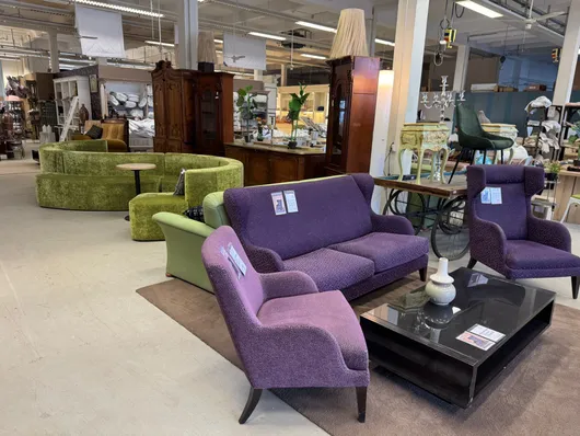 Bild von Auktion Twins Company - Wir ziehen um! - vitra., Designklassiker, Beleuchtung, Deko, Hotelzubehör, Bürostuhl, Spiegel u.v.m.