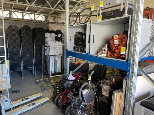 Bild von Auktion Lagerbereinigung Eventdienstleister - Veranstaltungstechnik, Hänger, Audio- und Lichttechnik, Zubehör und Möbel