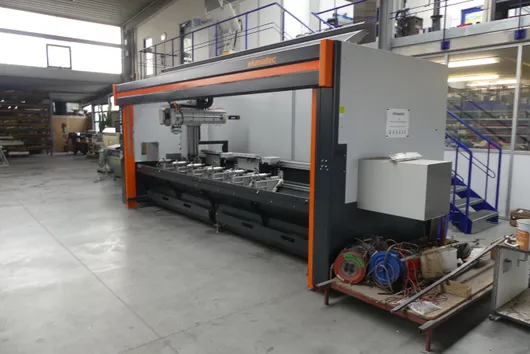 Bild von Auktion Insolvenzauktion Metallbauer - Elumatec, Fahrzeuge, Anhänger, Werkzeug, See-Container, Werkstattaustattung, Büroausstattung