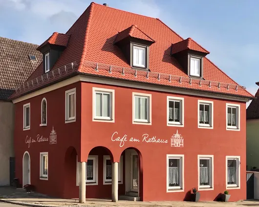 Bild von Auktion Geschäftsaufgabe Cafè am Rathaus - Kücheneinrichtung, Bestuhlung, Vintagemöbel uvm.