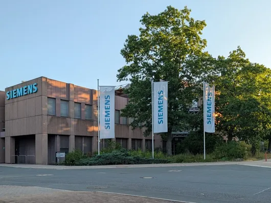 Bild von Auktion SIEMENS Moorenbrunn Standortauflösung wegen Umzug - elektrisch höhenverstellbare Schreibtische - Büroeinrichtung - Ausstattung - Diverses - STEP 4