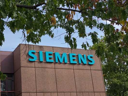 Bild von Auktion SIEMENS Moorenbrunn Standortauflösung wegen Umzug - elektrisch höhenverstellbare Schreibtische - Büroeinrichtung - Pflanzen - Diverses - LAST STEP