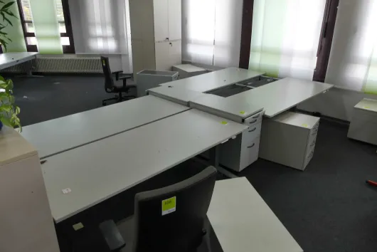 4x electrically height-adjustable desks