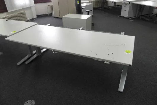 1x bureau à hauteur réglable électrique