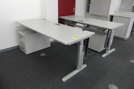 2x elektricky výškově nastavitelný stůl