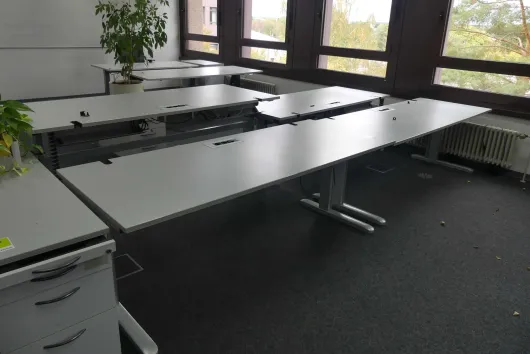 4x elektricky výškově nastavitelný stůl