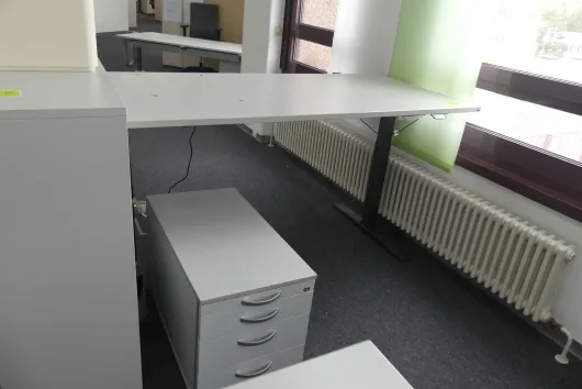 1x elektrisch in hoogte verstelbaar bureau met 1x bureauladeblok