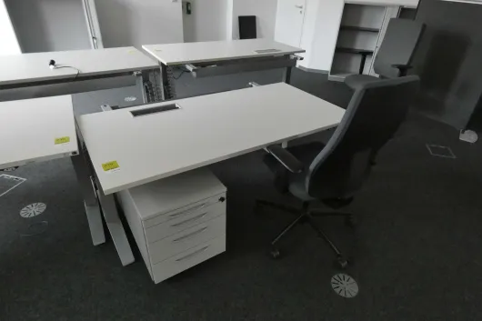 Workstation set with 1x electrically height-adjustable desk