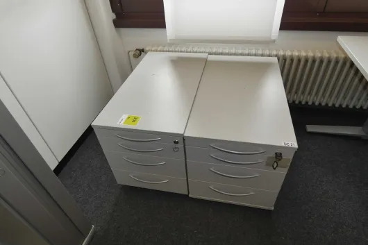 2x kontejner na stůl