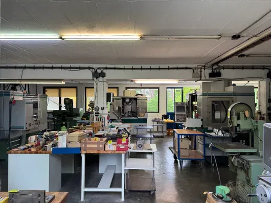 Bild von Auktion  Zink Feinmechanik-Sondermaschinen GmbH - CNC Bearbeitungszentren - Werkzeugaufnahmen - Werkzeug - Werkstatteinrichtung