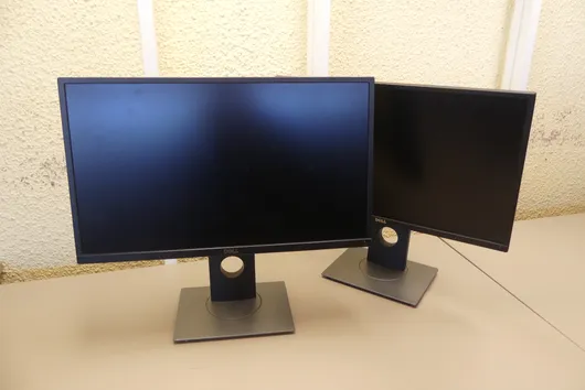 Bild von Auktion Lagerbereinigung Technik - Tablets - Bildschirme - PCs - Smartphones - Drucker - Audiotechnik u.v.m.