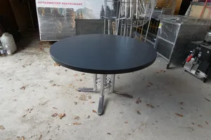 1x Tisch mit 1x Tischfuß