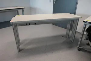 ELABO - Arbeitstisch mit EPA-Tischplatte
