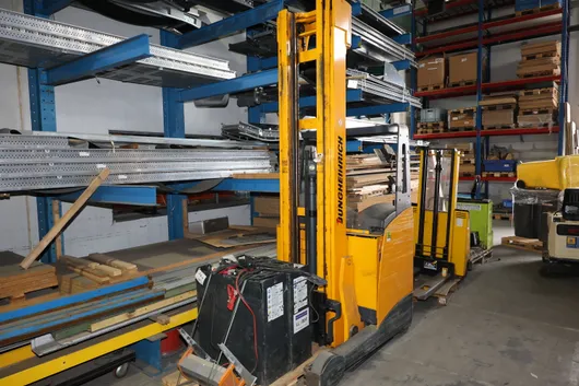 Bild von Auktion Standortauflösung Lagertechnik - Maschinen - Verpackung - Arbeitstische u.v.m