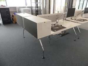 Vitra. - Doppel-Schreibtisch, ohne Inhalt