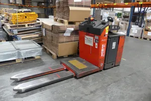 Linde Elektro Hubameise mit Ladegerät