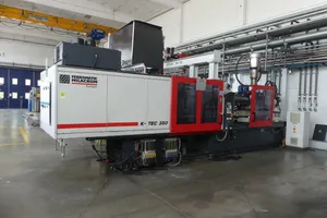 Ferromatik Milacron K-TEC 350 Spritzgussmaschine mit REMAK RX 110 Roboter