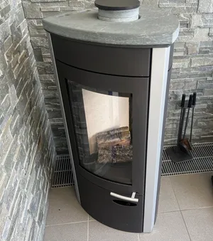 Kaminofen mit zwei Scheiben