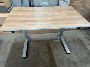 Schreibtisch aus Holz