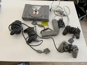 PlayStation 1 inkl. Controller und Zubehör
