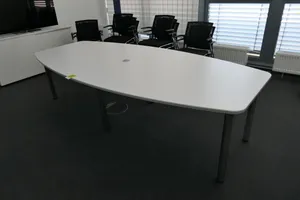 Besprechungstisch mit 10x Besprechungstuhl