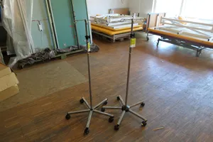 2x Infusionsständer fahrbar