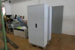 Metallschrank, ohne Inhalt