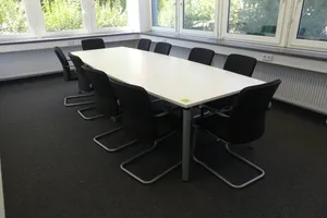 Besprechungstisch mit 10x Stühlen