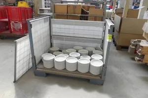 Gitterbox mit versch. Porzellan