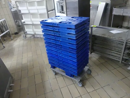 Rullende container, uten CHEP-plastpaller
