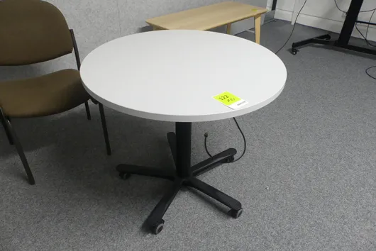 Hoogteverstelbare bijzettafel