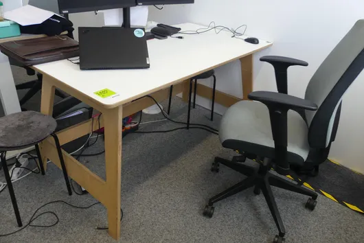 Desk with office chair, without contents