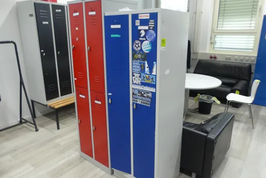 Locker cabinet