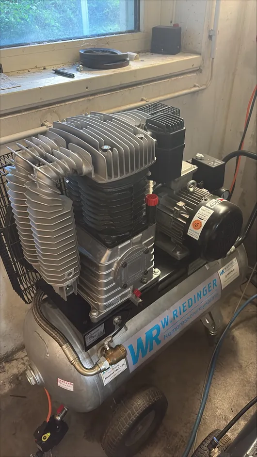 Piston compressor Aerotec Basis PRO K30-BS T5,5 - 4 KW - 400 Volt