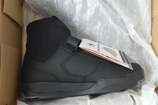 ENDURA MT500 Burner Clipless 防水骑行鞋