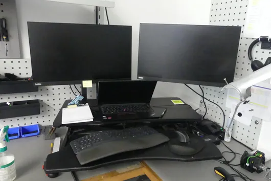 Conjunto técnico - monitores Lenovo + teclado y ratón