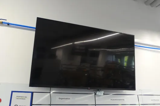 LG - Wyświetlacz z uchwytem ściennym
